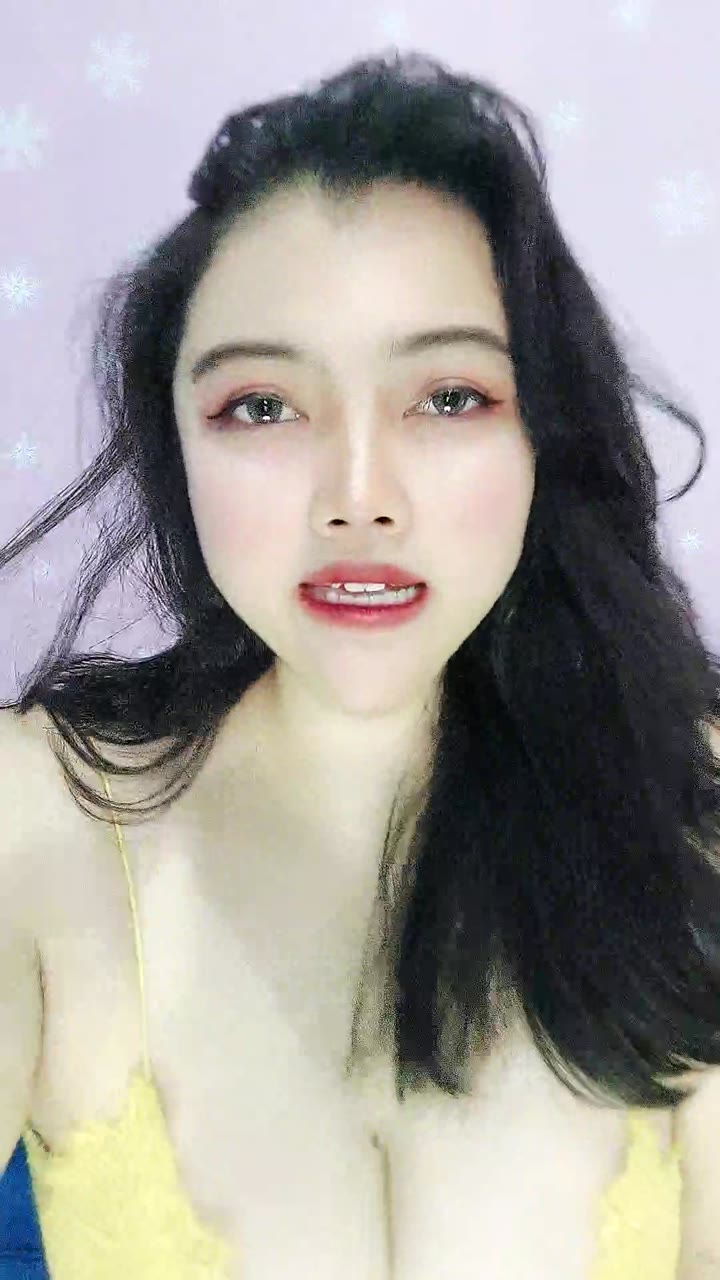 Gokil! Baru Jadi Host Liaa Nekat Pamer Uting HOT51